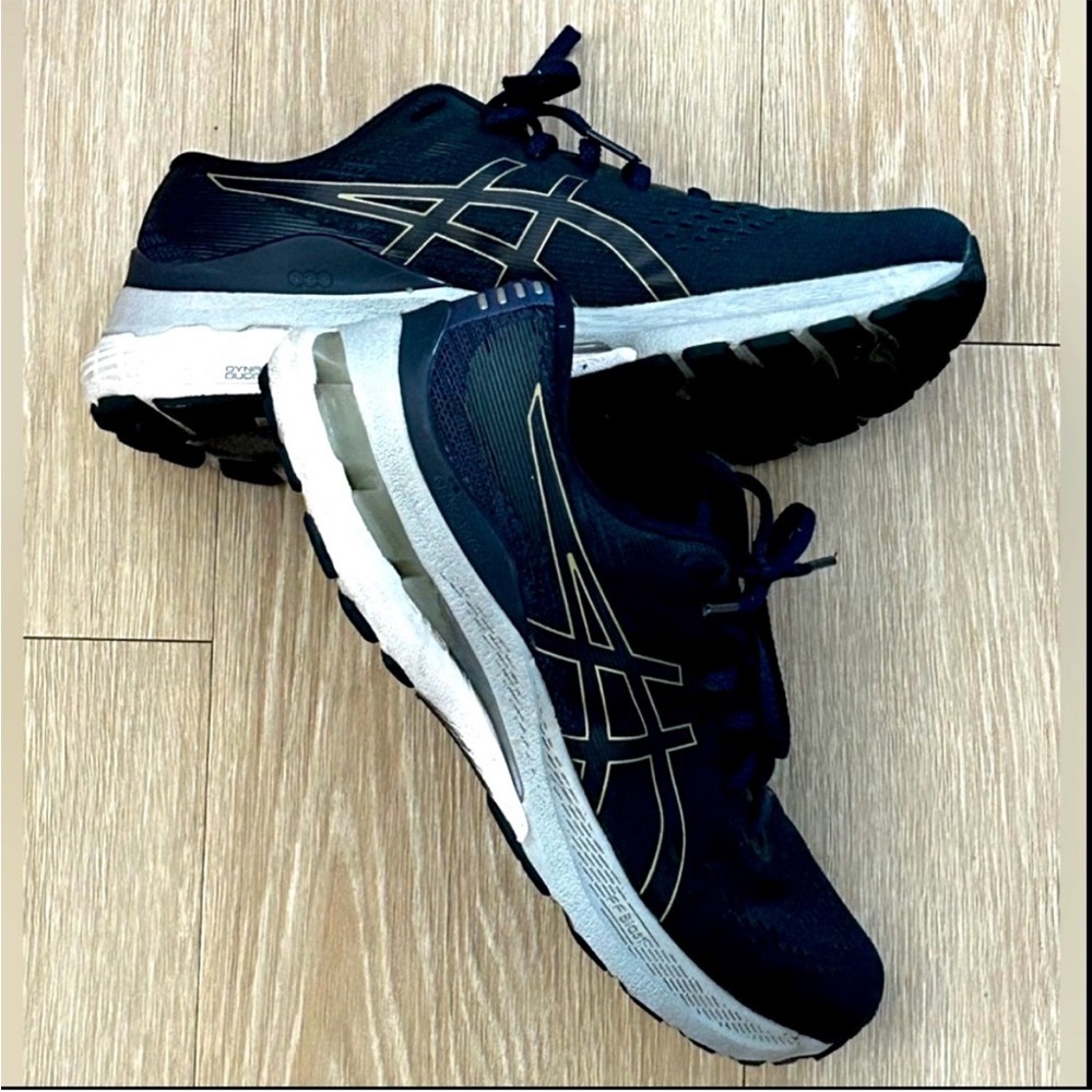 ASICS GEL-KAYANO 28 Women's Running Shoes.